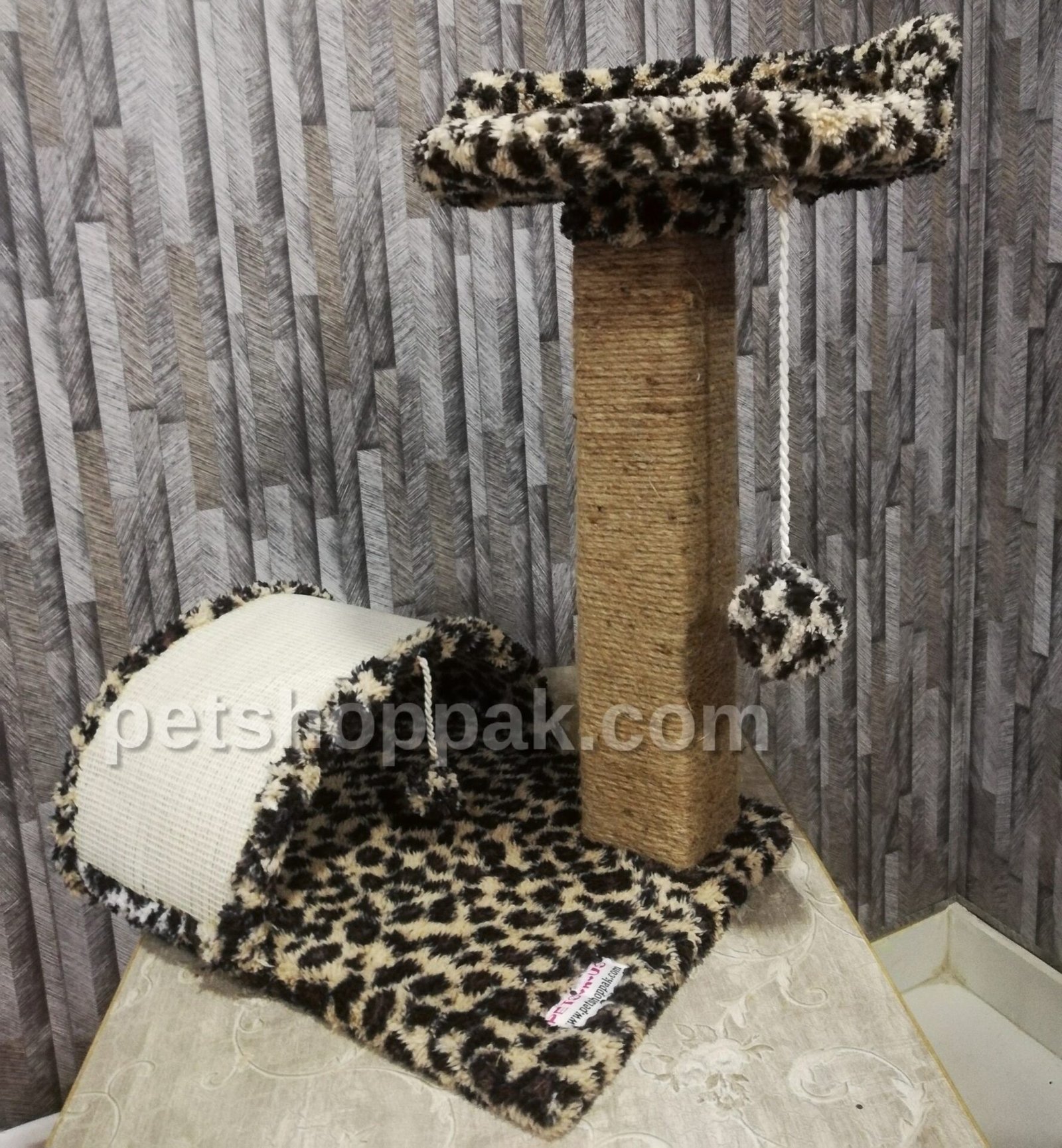 Bed and Chick Scratching Post